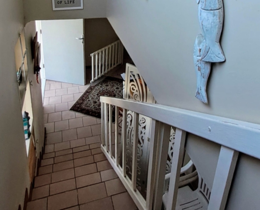 To Let 5 Bedroom Property for Rent in Vermont Western Cape